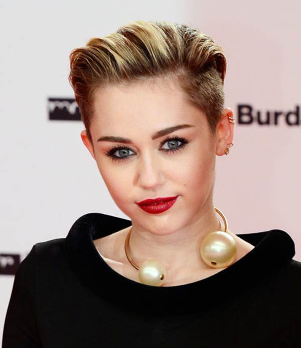 Fan hoảng loạn vì tin đồn Miley Cyrus chết