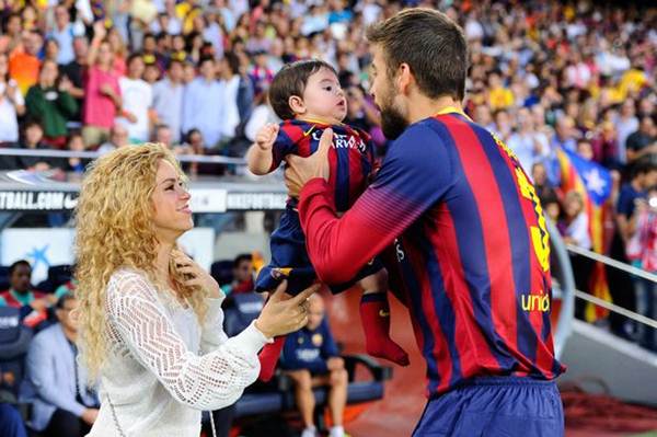 Shakira mang thai lần 2 với ‘phi công’ trẻ