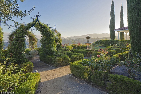 Heidi Klum rao bán dinh thự đẹp như thiên đường