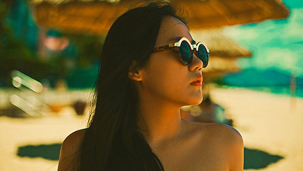 Văn Mai Hương nóng bỏng với bikini trên biển 2