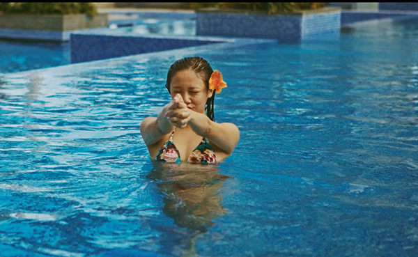 Văn Mai Hương nóng bỏng với bikini trên biển 8