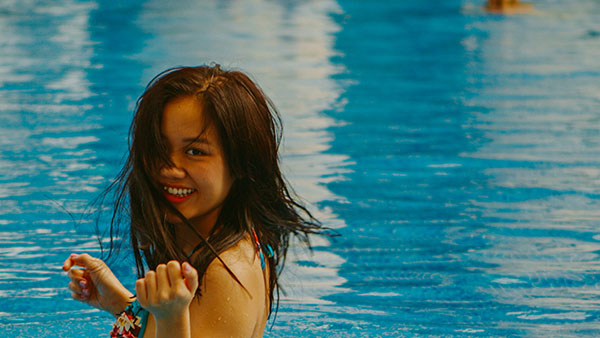 Văn Mai Hương nóng bỏng với bikini trên biển 9