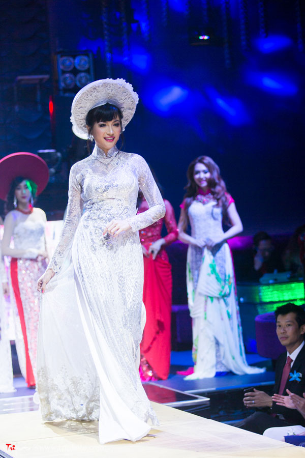 Hoa hậu VN Nguyễn Thiên Nga vẫn đẹp rạng rỡ 3