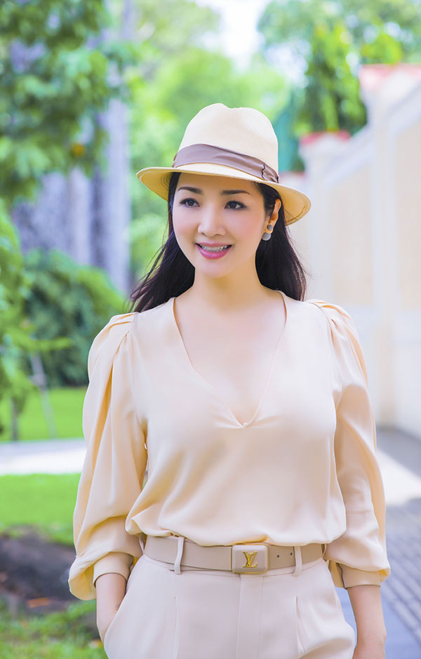 Hoa hậu Giáng My tất bật làm đêm thơ quyên góp ủng hộ vì biển đảo Việt Nam 8