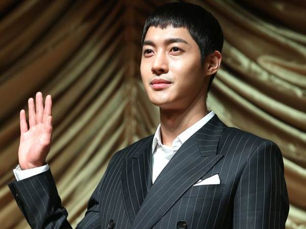 Lộ bằng chứng đánh bạn gái của Kim Hyun Joong 