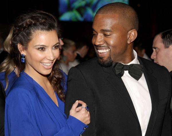 Vợ chồng Kim Kardashian mua dinh thự 20 triệu USD