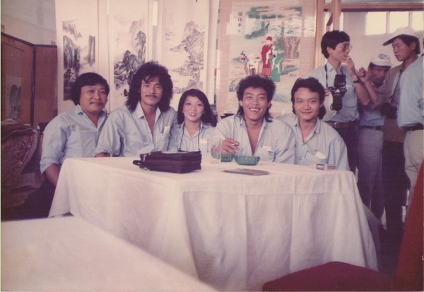 Tham gia Liên hoan sinh viên thế giới tại Bình Nhưỡng năm 1989 và đoạt huy chương vàng với ca khúc Ngôi Sao Cô Đơn. Hai vợ chồng đã kịp lưu lại những hình ảnh dễ thương khi tham quan 1