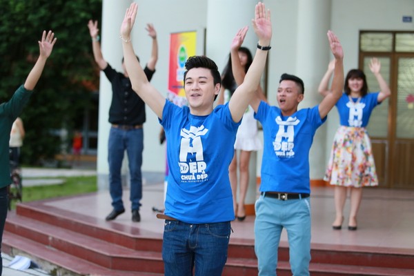 Sao Hà Nội quậy tưng với tình nguyện viên 'Vũ hội công dân toàn cầu' 11