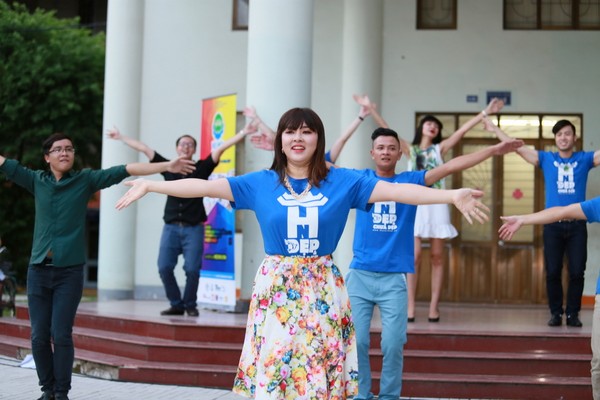 Sao Hà Nội quậy tưng với tình nguyện viên 'Vũ hội công dân toàn cầu' 12