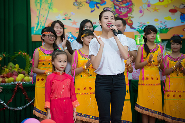 Hoàng Thùy Linh đang rất tích cực với âm nhạc cũng như công tác từ thiện 14