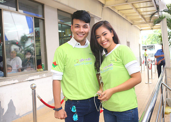 Mang thai tháng thứ 2, Phi Thanh Vân cùng bạn trai nhiệt tình làm từ thiện cùng dàn sao Việt 9
