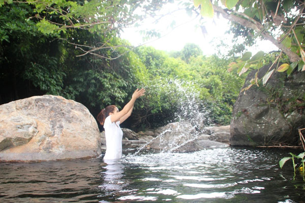 Giang Thơm long lanh đáy nước in trời 16