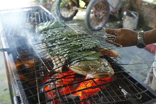 Cá chai nướng lá lốt ‘đốt’ bia quán nhậu 5