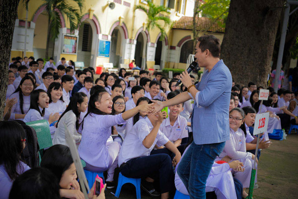 Sơn Tùng M-TP, Phạm Quỳnh Anh quá sung sức khiến fan 'ngạt thở' 6