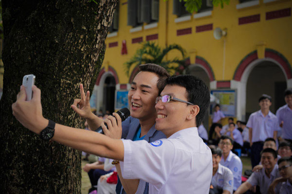 Sơn Tùng M-TP, Phạm Quỳnh Anh quá sung sức khiến fan 'ngạt thở' 7