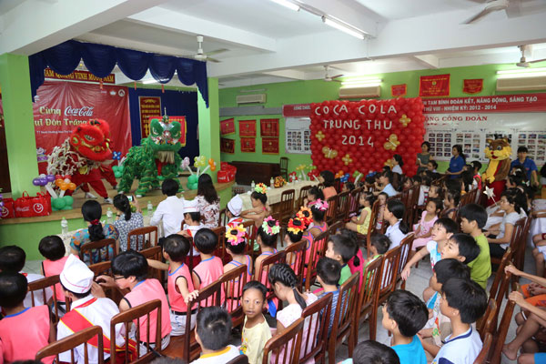 Trẻ đón trăng rằm ý nghĩa cùng Coca-Cola 2