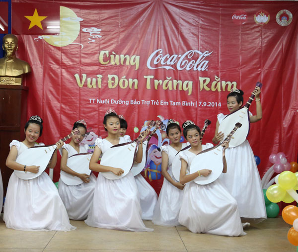 Trẻ đón trăng rằm ý nghĩa cùng Coca-Cola 3