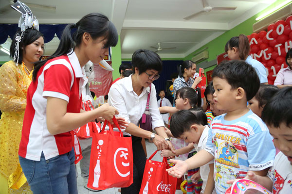 Trẻ đón trăng rằm ý nghĩa cùng Coca-Cola 4