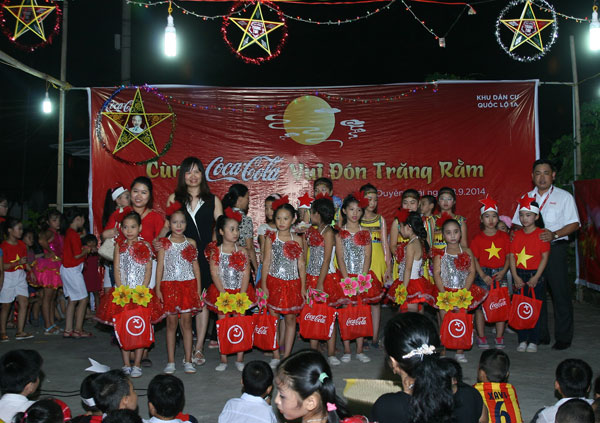 Trẻ đón trăng rằm ý nghĩa cùng Coca-Cola 5