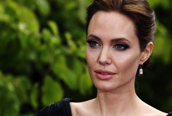 Angelina Jolie và sự thật tin đồn loạn luân