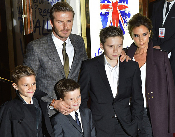 David Beckham làm nhân viên bán thời gian cho vợ