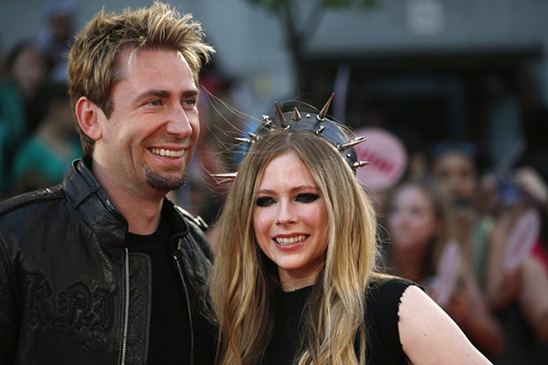 Vợ chồng Avril Lavigne cãi vã suốt ngày