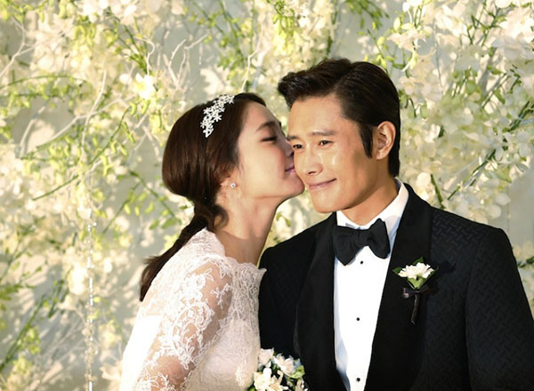 Vợ Lee Byung Hun về nhà mẹ đẻ tránh chồng