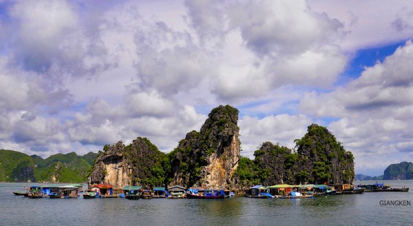 Nơi đây cũng là cái nôi sinh sống của một cộng đồng dân chài với nhiều nét văn hóa độc đáo