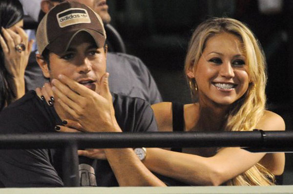 Anna Kournikova chia tay Enrique Iglesias