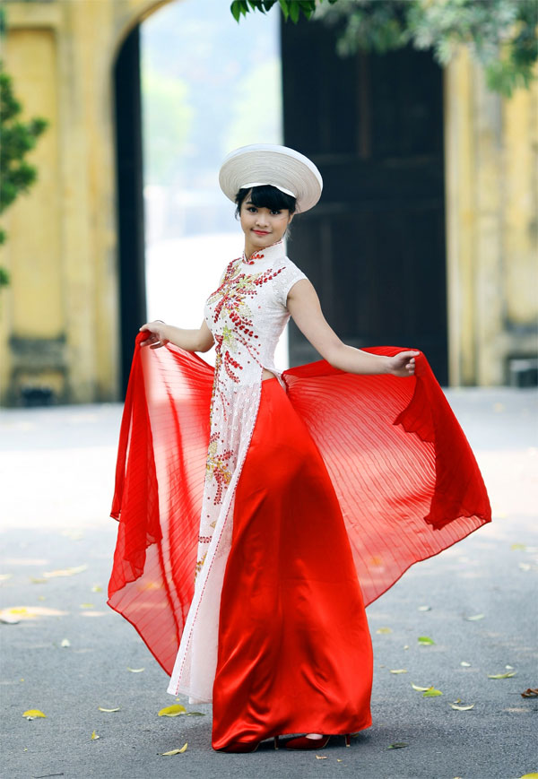 Nữ sinh ngoại thương duyên dáng trong tà áo dài dự thi hoa hậu Việt Nam 2014 8