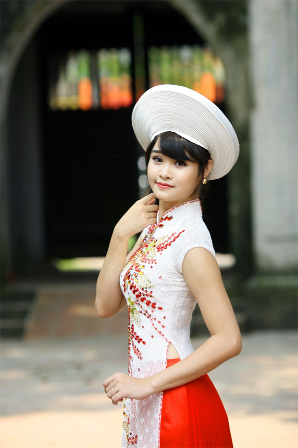Nữ sinh ngoại thương duyên dáng trong tà áo dài dự thi hoa hậu Việt Nam 2014 10