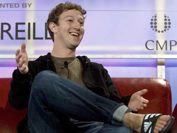 Mark Zuckerberg thích mọi việc thật đơn giản cũng như việc mặc chiếc áo pull màu xám giống nhau vậy