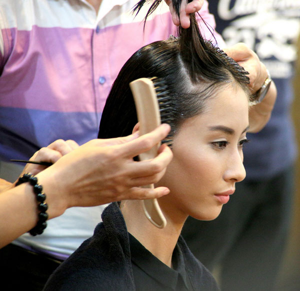 Chuyên gia Nhật test kiểu tóc cho Lynk Fashion show 11