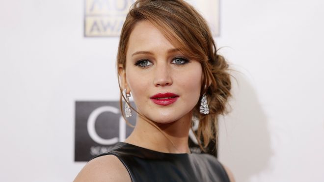 Không chỉ là một người hài hước mà Jennifer Lawrence còn là một người tham công tiếc việc. Cô từng chia sẻ sẽ chết nếu không được bận rộn - Ảnh: Reuters