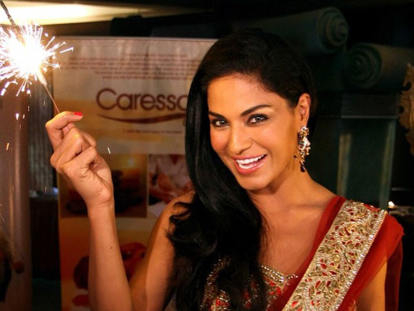 Veena Malik là ngôi sao nổi tiếng của Bollywood - Ảnh: AFP