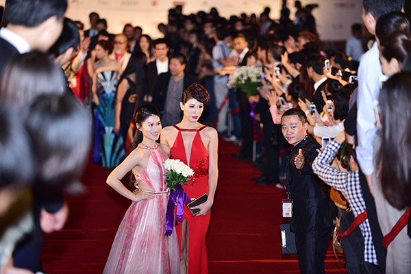 Nghệ sĩ Việt nổi bật trên thảm đỏ bế mạc Liên hoan phim quốc tế Việt Nam