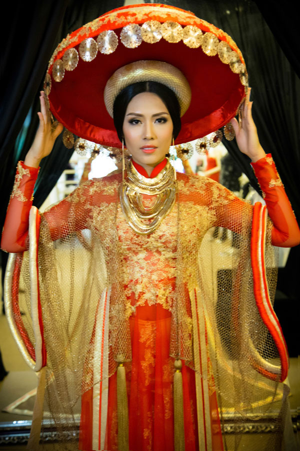 Tiết lộ trang phục dân tộc của Nguyễn Thị Loan tại Miss World 2014 6