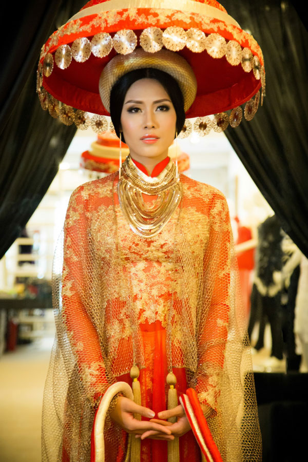Tiết lộ trang phục dân tộc của Nguyễn Thị Loan tại Miss World 2014 8