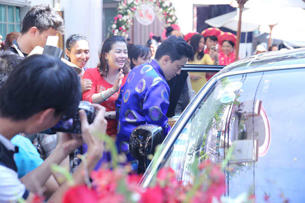 Ngay trong sáng nay, lễ tân hôn của Lam Trường và Yến Phương đã diễn ra tại nhà riêng của chú rể 7