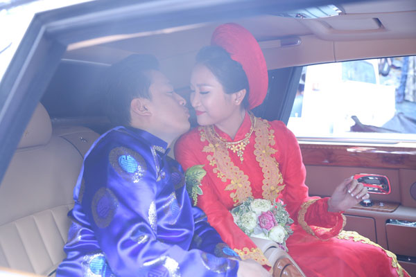 Ngay trong sáng nay, lễ tân hôn của Lam Trường và Yến Phương đã diễn ra tại nhà riêng của chú rể 8