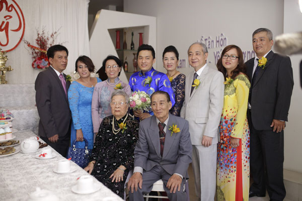 Ngay trong sáng nay, lễ tân hôn của Lam Trường và Yến Phương đã diễn ra tại nhà riêng của chú rể 3