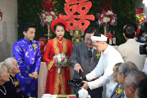 Ngay trong sáng nay, lễ tân hôn của Lam Trường và Yến Phương đã diễn ra tại nhà riêng của chú rể 6