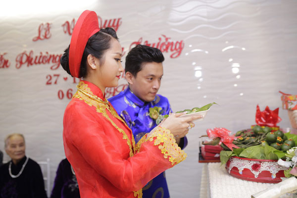 Ngay trong sáng nay, lễ tân hôn của Lam Trường và Yến Phương đã diễn ra tại nhà riêng của chú rể 9