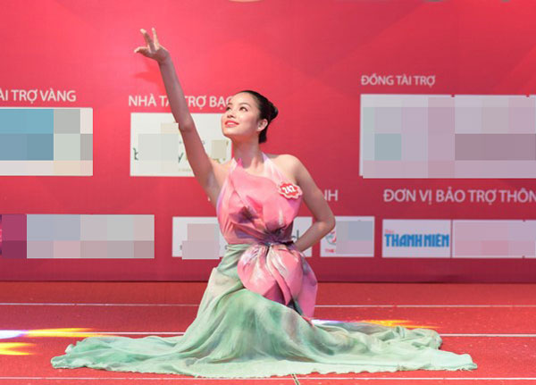 Ngắm thí sinh Hoa hậu Việt Nam 2014 thi thố tài năng 23