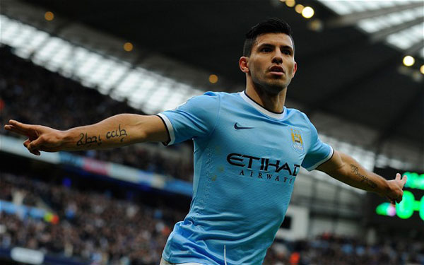 Sergio Aguero vượt qua nhiều cầu thủ tên tuổi khác và giành được giải Cầu thủ của năm - Ảnh: AFP