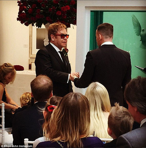 Dàn sao khủng chung vui đám cưới Elton John