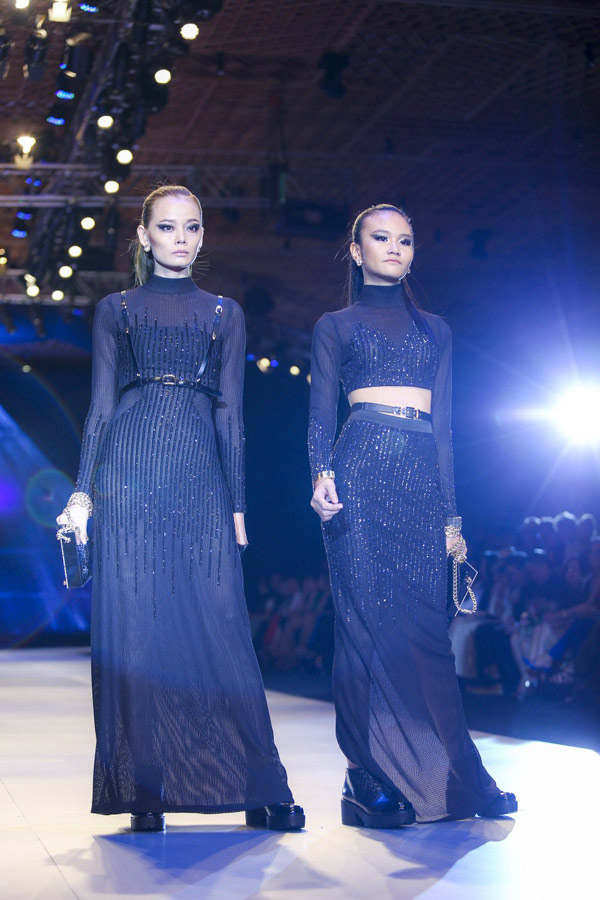 Một mẫu trang phục sinh đôi khác của Chung Thanh Phong