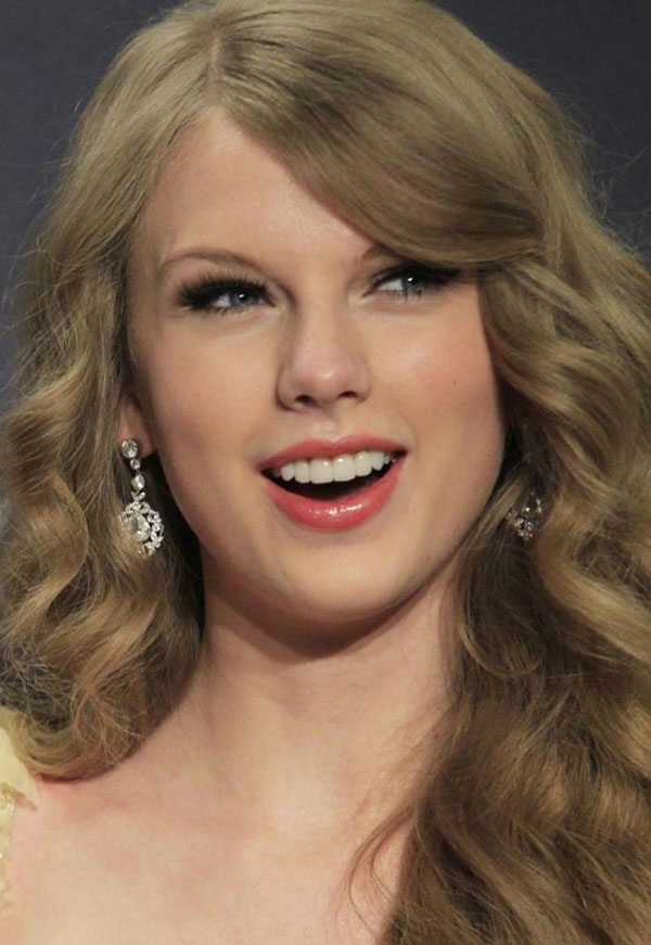 Taylor Swift trả nợ giúp fan “ruột” 3