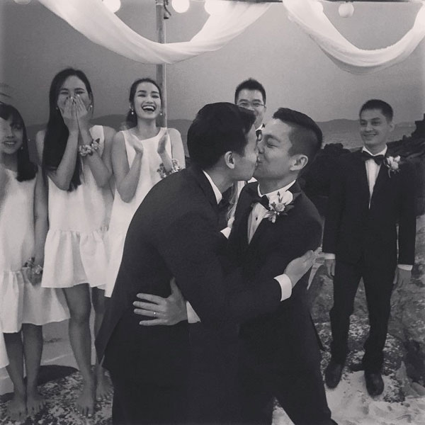 Lê Thúy khóc nấc trong đám cưới đồng tính lãng mạn của NTK Adrian Anh Tuấn 4