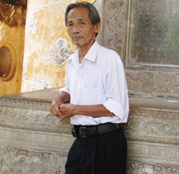 Nhà thơ Lê Văn Ngăn